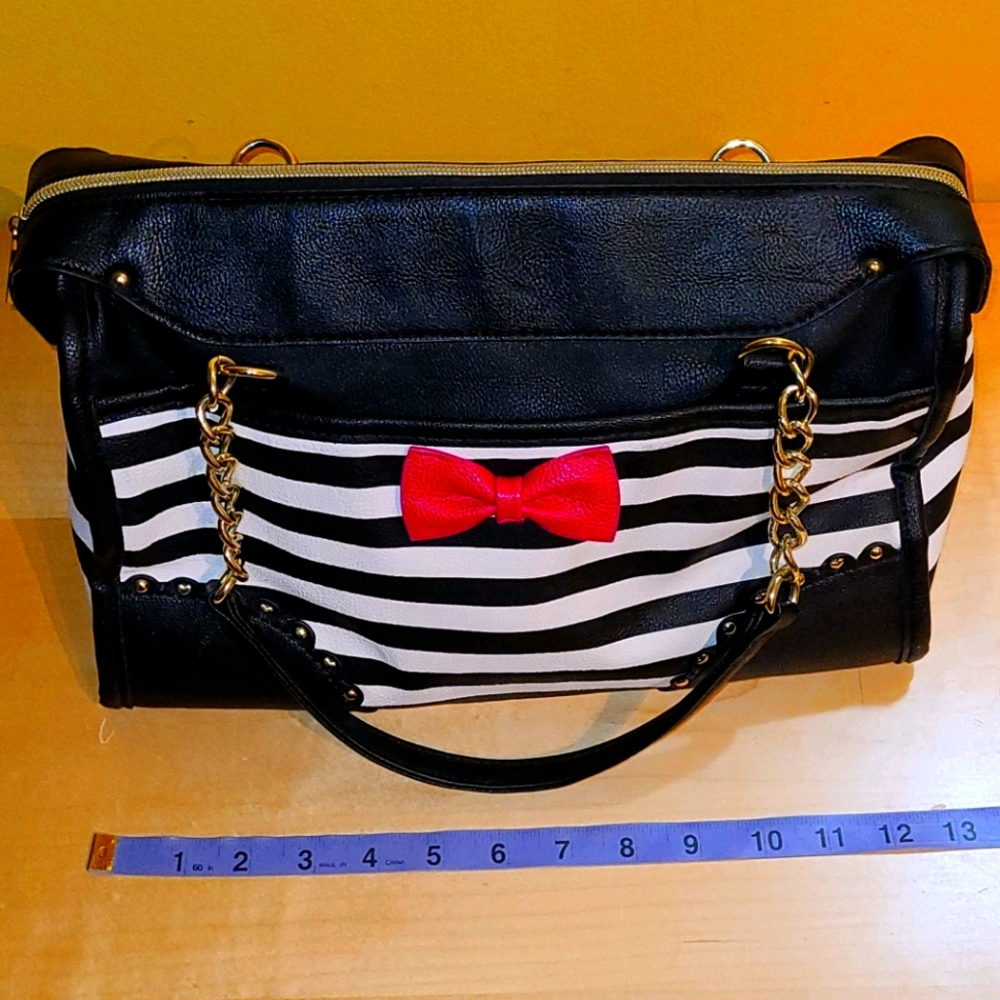 Featured! ♥ Betsey Johnson ♥ Beautiful & Fun Purse - Picture 9 of 9